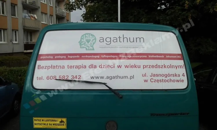 szyba wyklejona folią one way vision