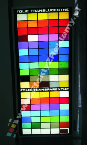 prezentacja podświetlanej ekspozycji folii translucentnych oraz transparentnych